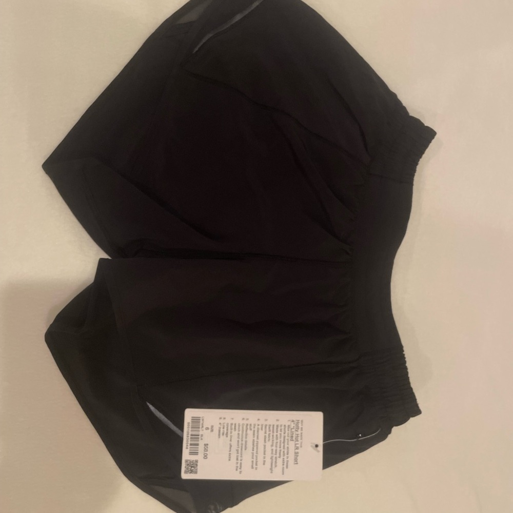 LULULEMON hottie Hot LR short 4” Lined